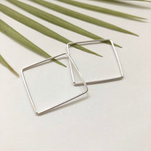 Load image into Gallery viewer, Square Hoop Earrings - W8
