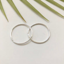 Load image into Gallery viewer, Hoop Earrings - W4
