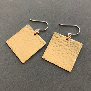 Square hammered earrings - E102