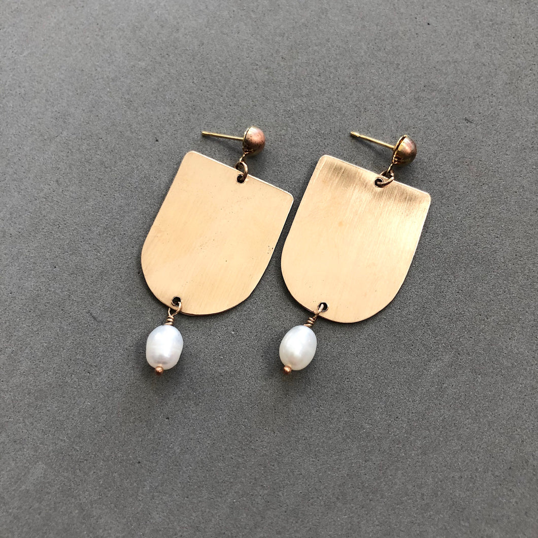 Pearl drop shield earrings - E97