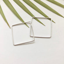 Load image into Gallery viewer, Square Hoop Earrings - W8
