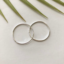 Load image into Gallery viewer, Hoop Earrings - W4
