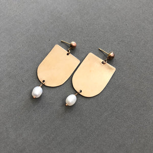 Pearl drop shield earrings - E97